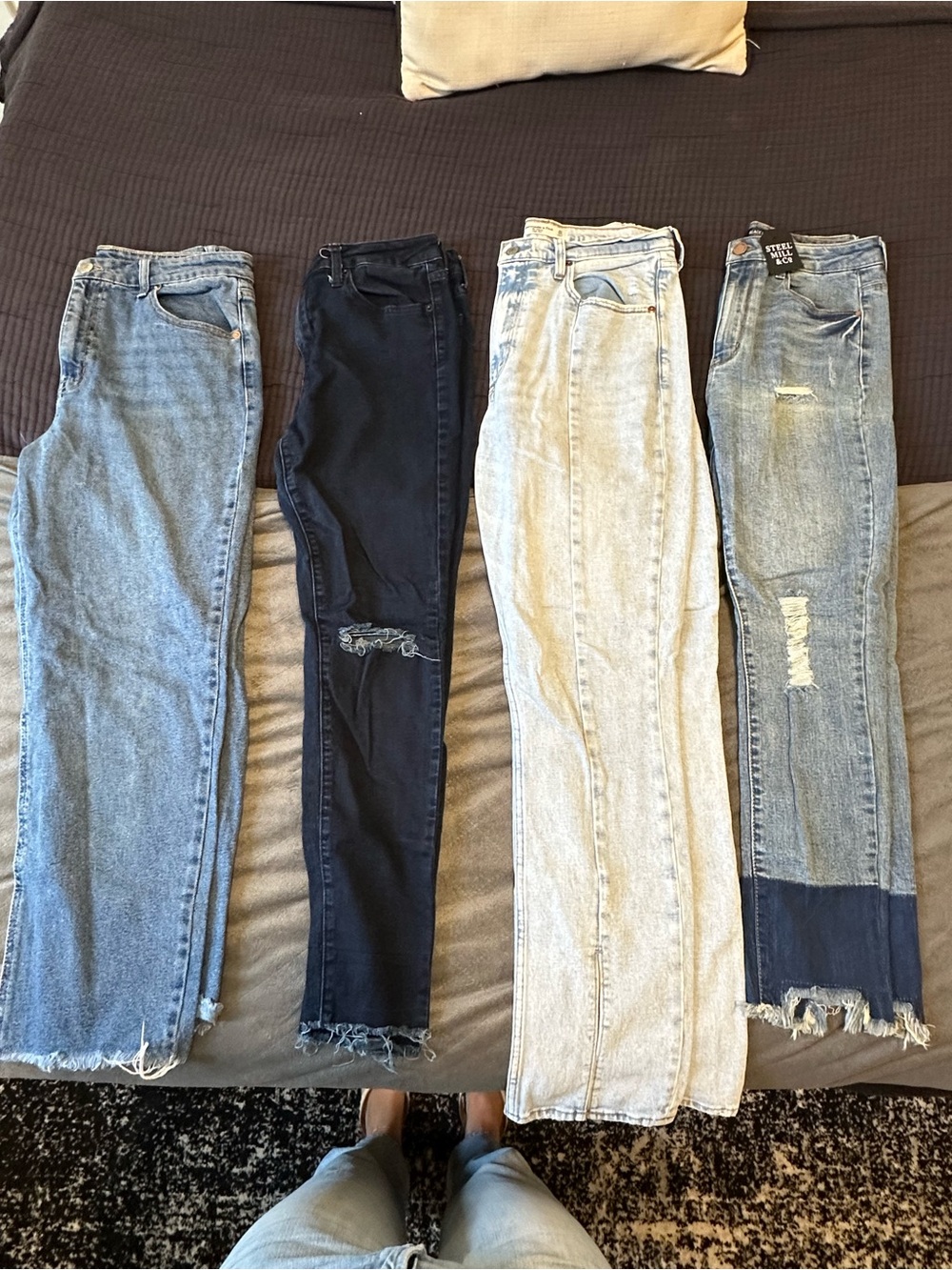 4 Pairs of women’s jeans